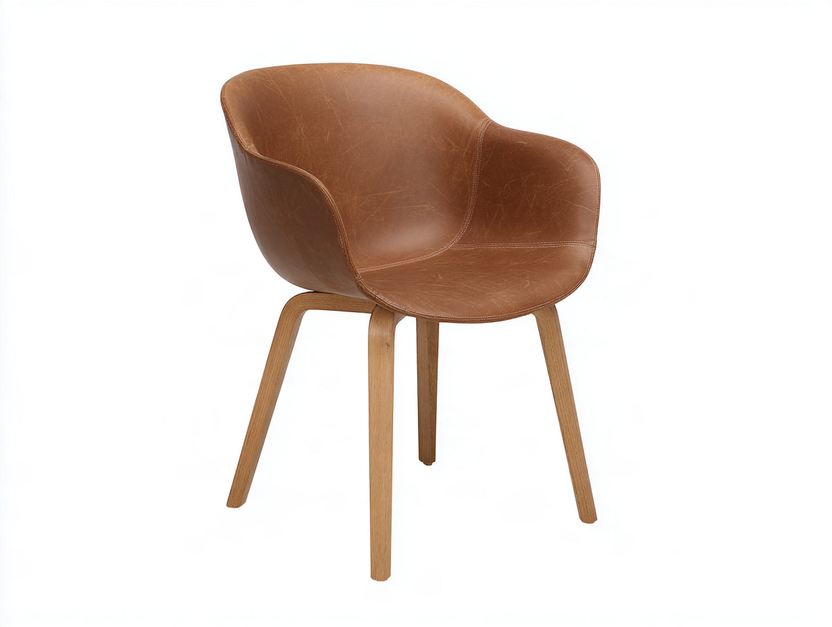Silla de comedor de cuero sintético 58x60x82 cm - Marrón-Madera natural - Diseño envolvente con reposabrazos y patas de madera